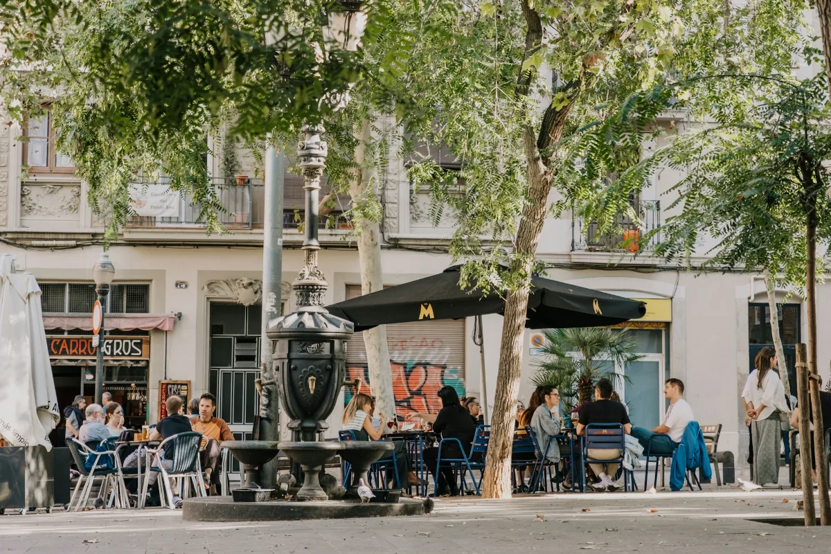 Outdoor restaurant seating near the Barcelona waterfront