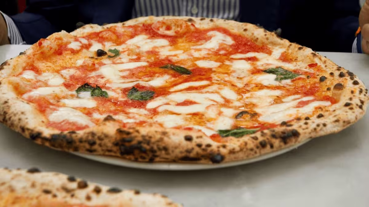 Neapolitan pizza street cart in Naples
