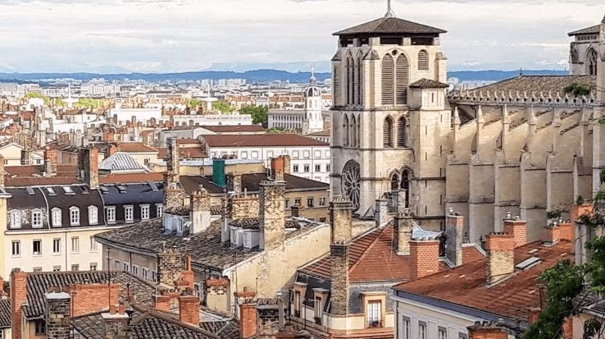 Walking tour through the old town of Lyon