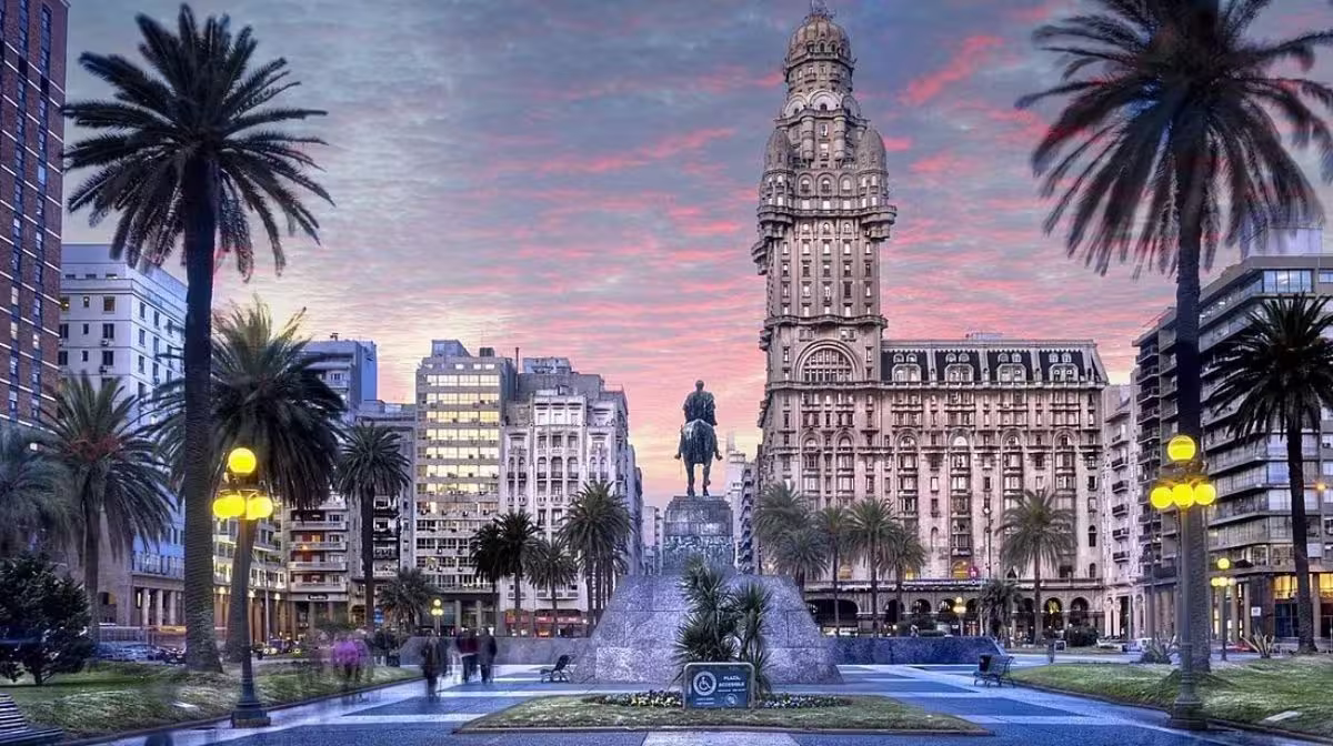 Private city tour of Montevideo with a local guide